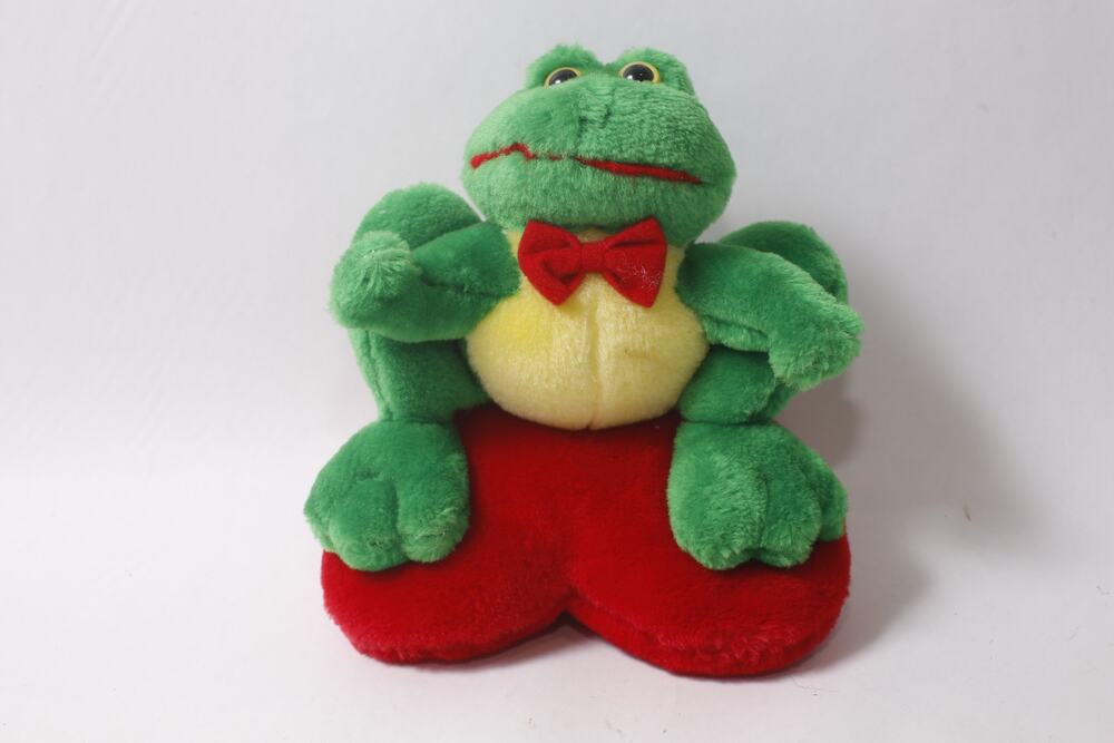 80s Toy Works Frog Sitting on a Red Heart Plush Romantic Gift Idea ~ 260817-WH